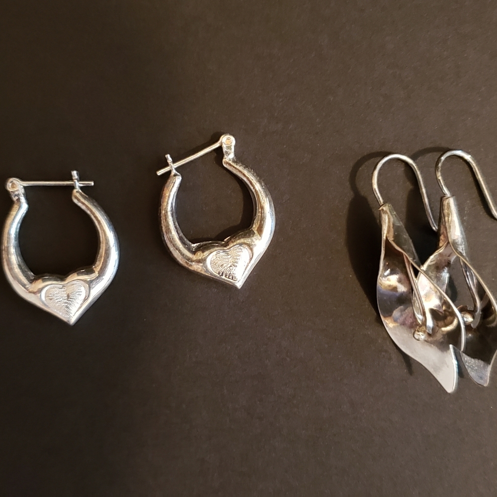 2 pairs of sterling silver pierced earrings